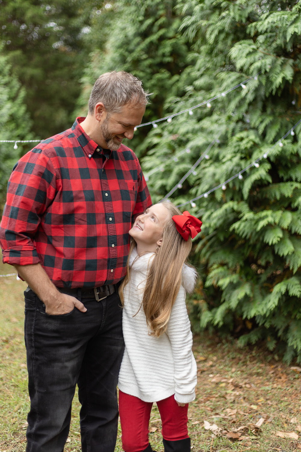 Daddy and daughter at Christmas Mini Session | Jade Alexandria Photography, Huntsville, Alabama Portrait Photographer.
